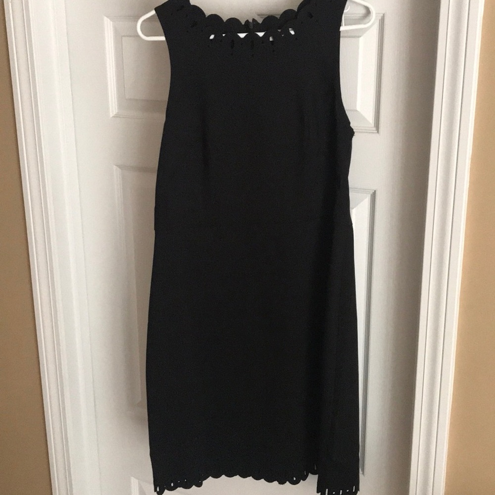 Black sleeveless dress, can be worn for a wedding
